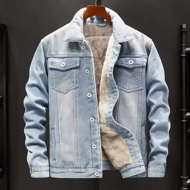 Blouson-denim-double-polaire-bleu-clair-sur-cintre