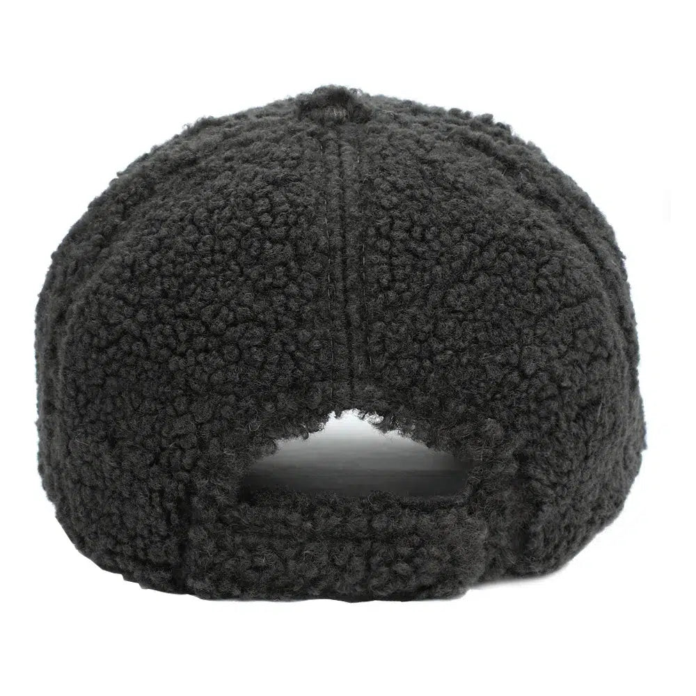 Bonnet-moumoute-femme-noir-design-tendance