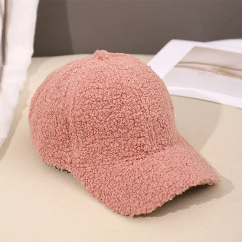 Casquette-moumoute-femme-rose-texture-duveteuse