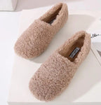 Chaussures-douces-moumoute-taupe-pour-relaxation