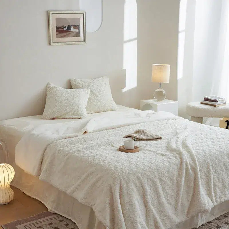 Couette-confortable-beige-pour-dormir