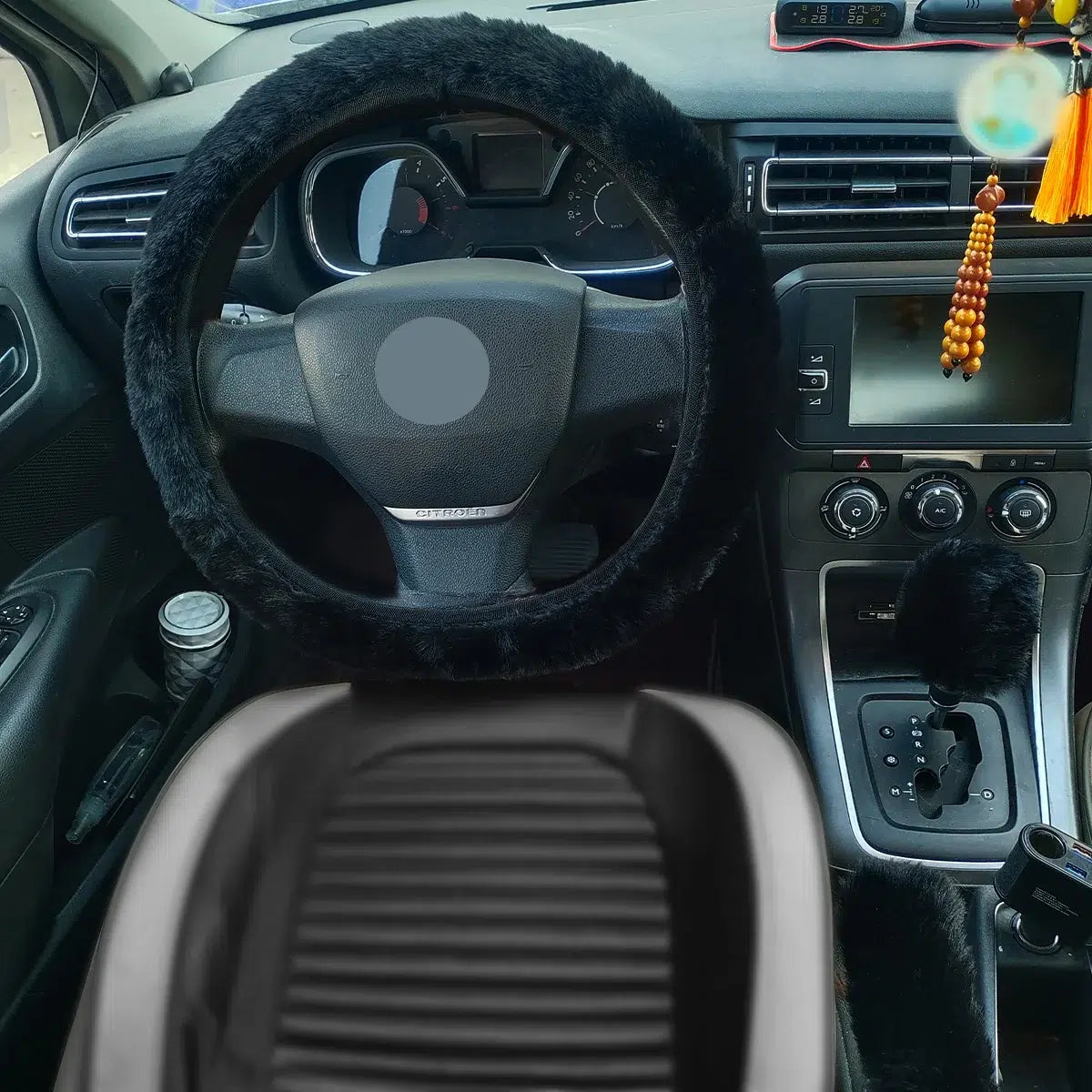 Couvre-volant-noir-doux-sur-volant-auto-confort