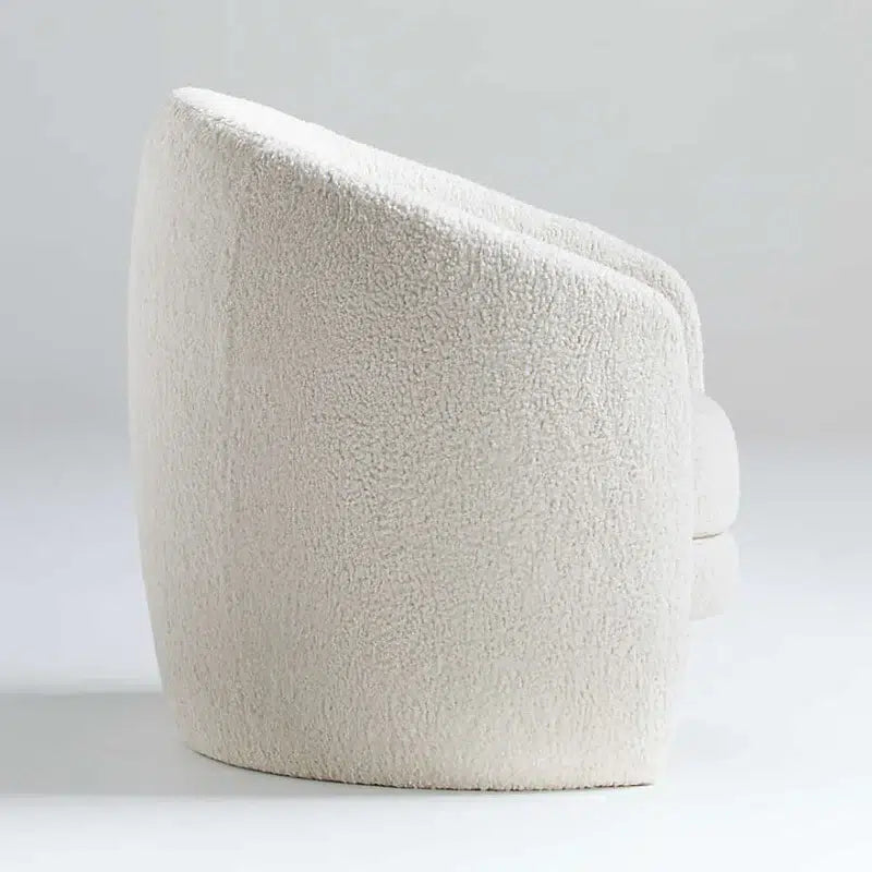 Fauteuil-moumoute-blanc-arrondi-et-confortable