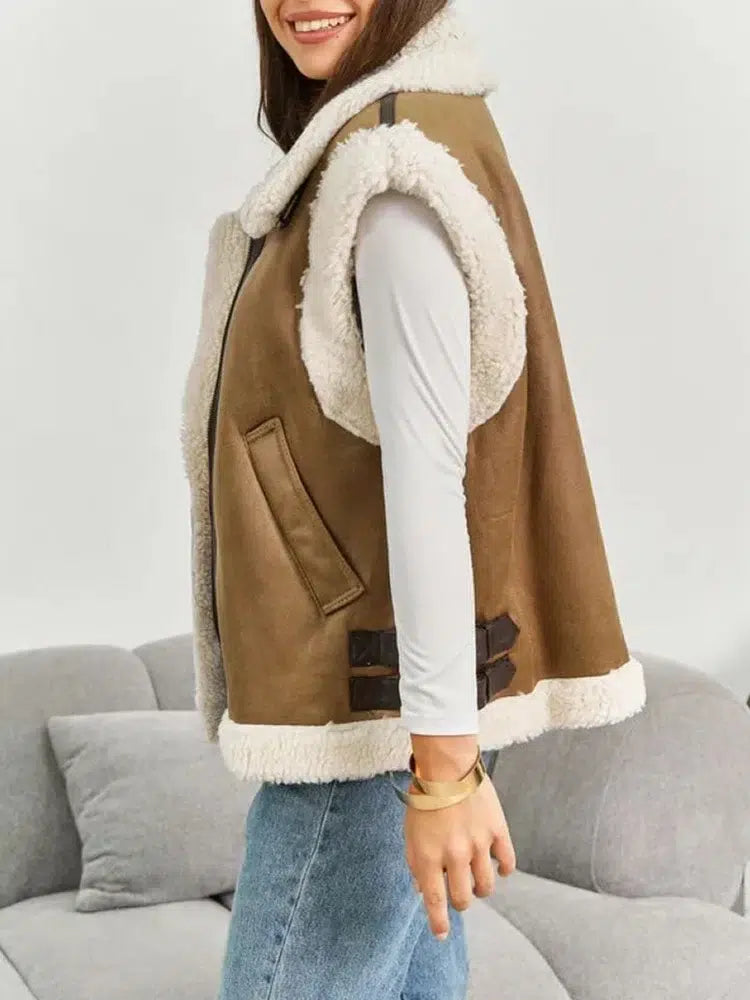 Gilet-doux-sans-manche-marron-fourrure-blanche-cuir