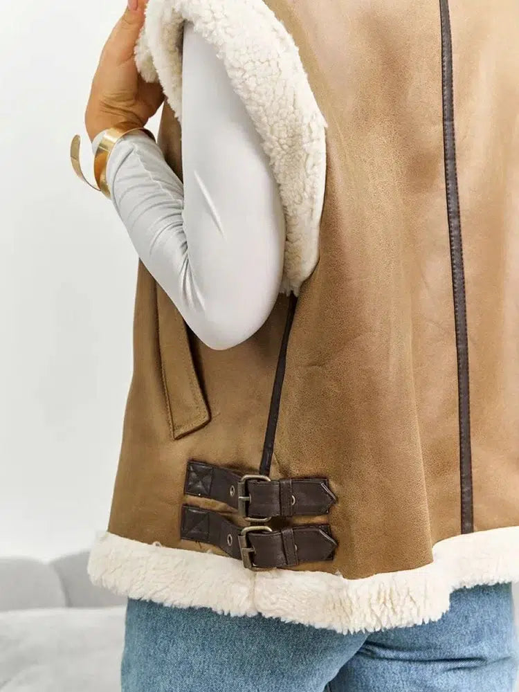 Gilet-marron-fourrure-sans-manche-avec-doublure-blanche