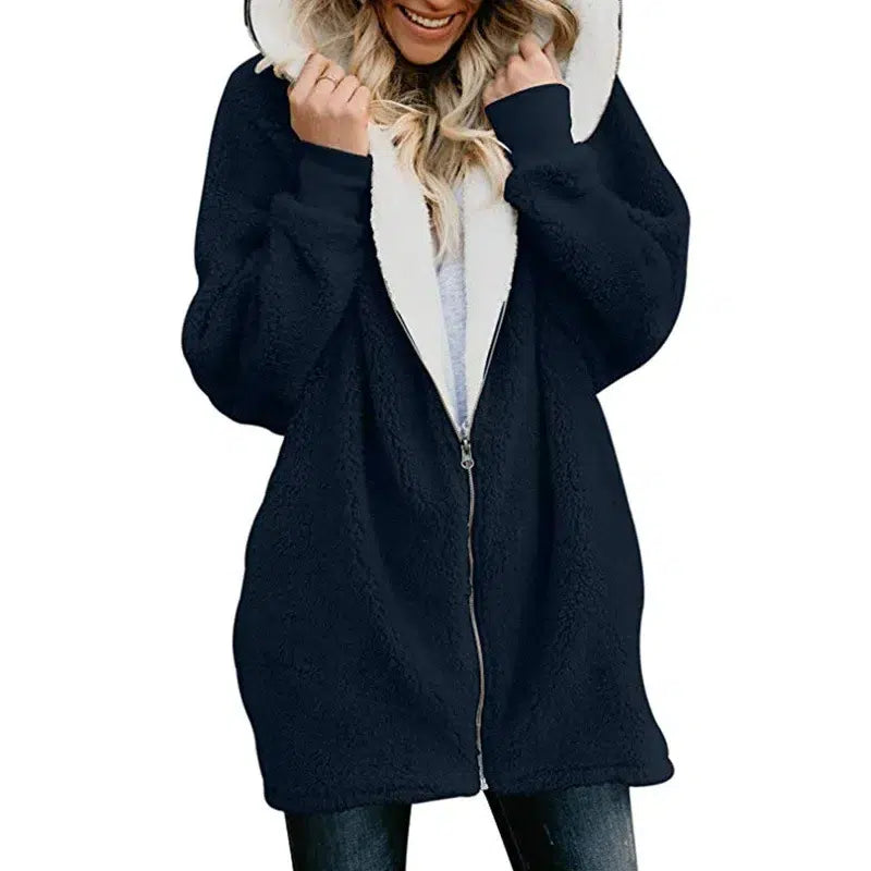 Hoodie-moumoute-bleu-fonce-doublure-blanche-capuche