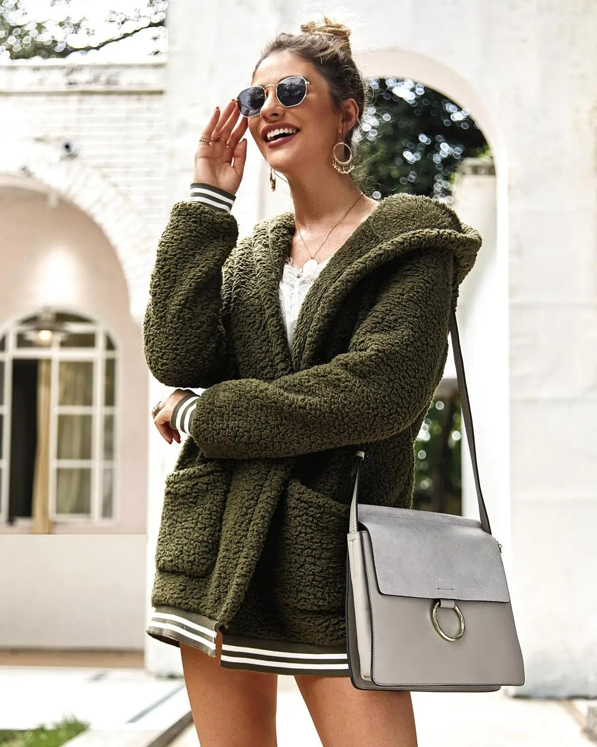 Look-style-avec-veste-verte-duveteuse