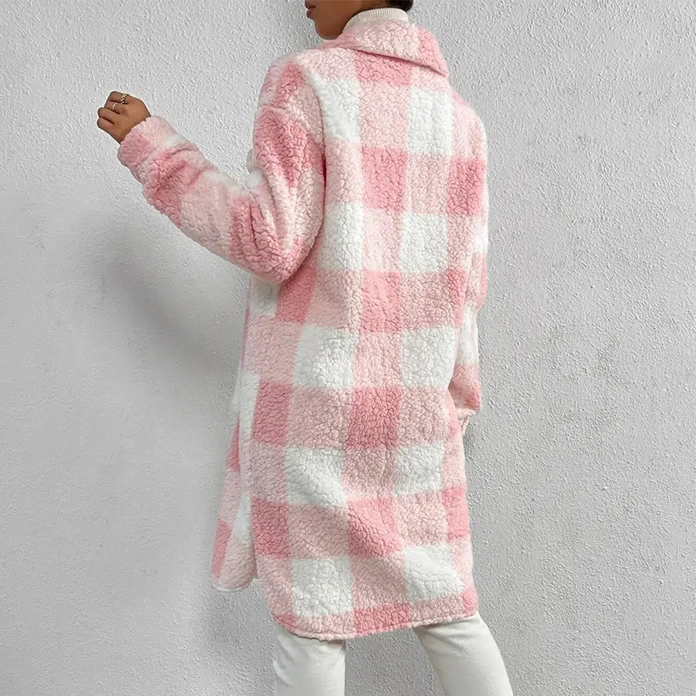 Manteau-douillet-long-moumoute-rose-blanc-boutons
