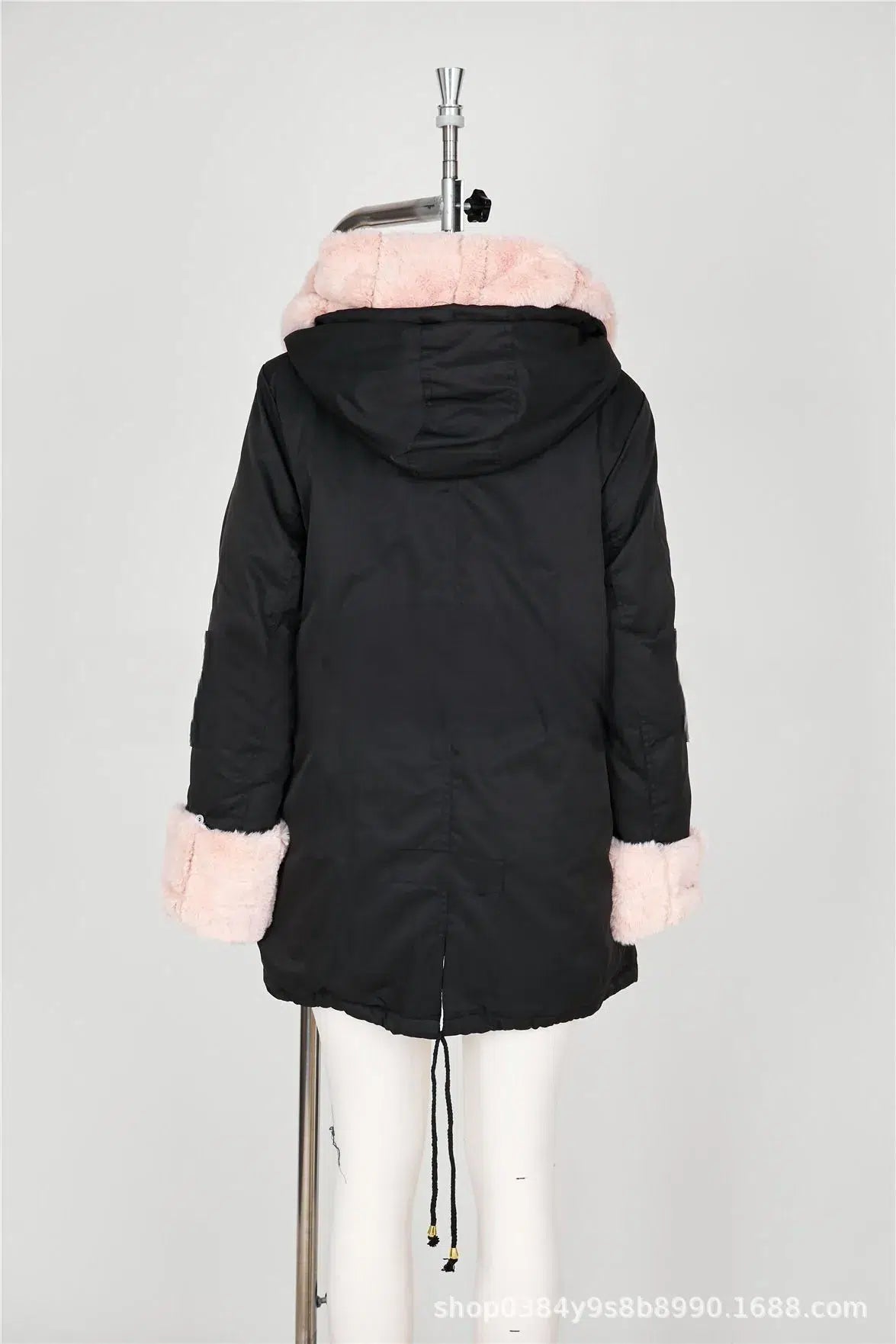 Manteau-long-femme-noir-avec-moumoute-douillette