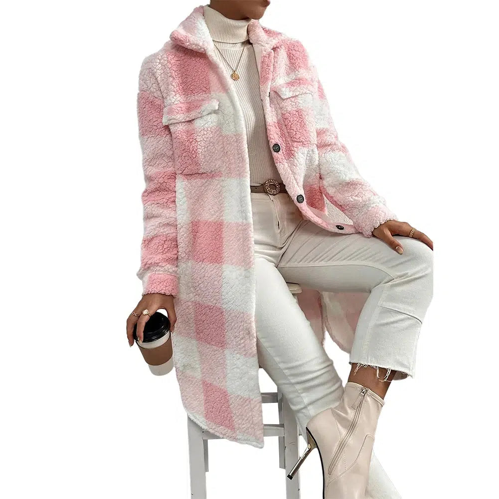 Manteau-moumoute-long-rose-blanc-avec-boutons-chaud