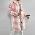Manteau-moumoute-long-rose-blanc-texture-douce