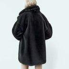 Manteau-noir-peluche-pour-femme