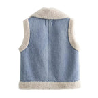 Moumoute-blanche-sans-manche-sur-jean