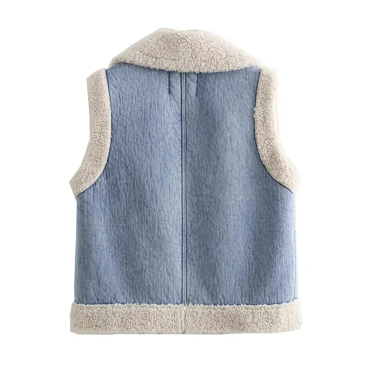 Moumoute-blanche-sans-manche-sur-jean