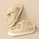 Mule-moumoute-beige-avec-sangles-croisees