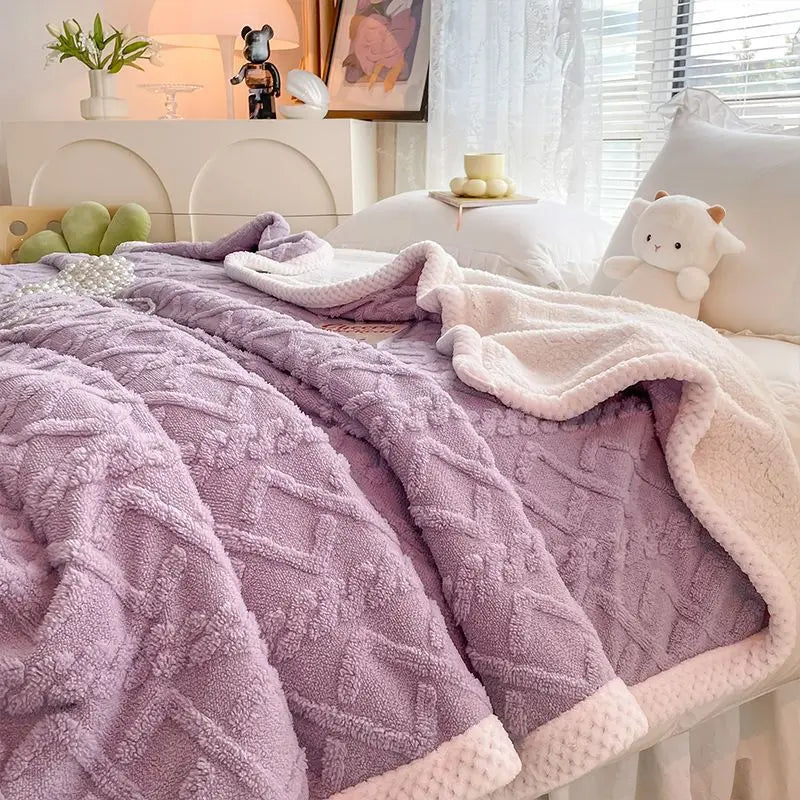 Plaid-texture-violet-avec-bordure-peluche-blanche