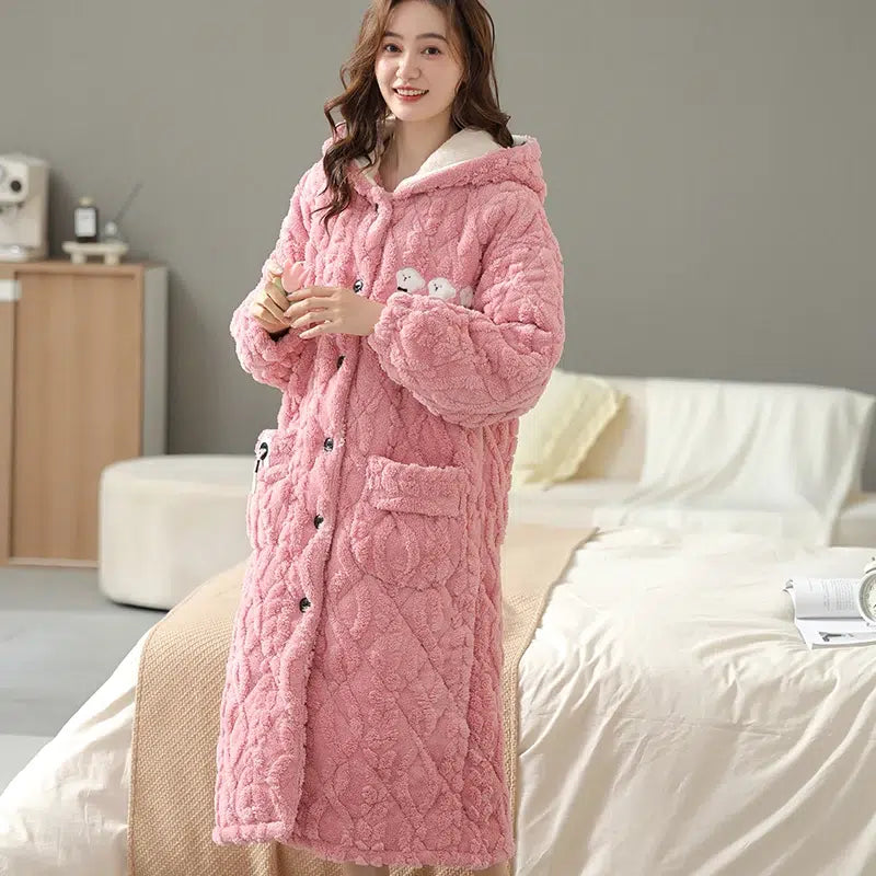 Robe-de-chambre-rose-chaude-avec-capuche