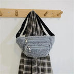 Sac-banane-duveteux-gris-avec-sangle-ajustable