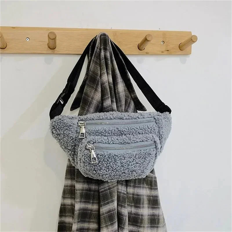 Sac-banane-duveteux-gris-avec-sangle-ajustable