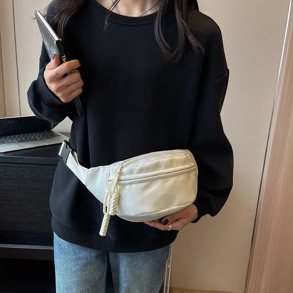 Sac-banane-fluffy-beige-avec-zip-central