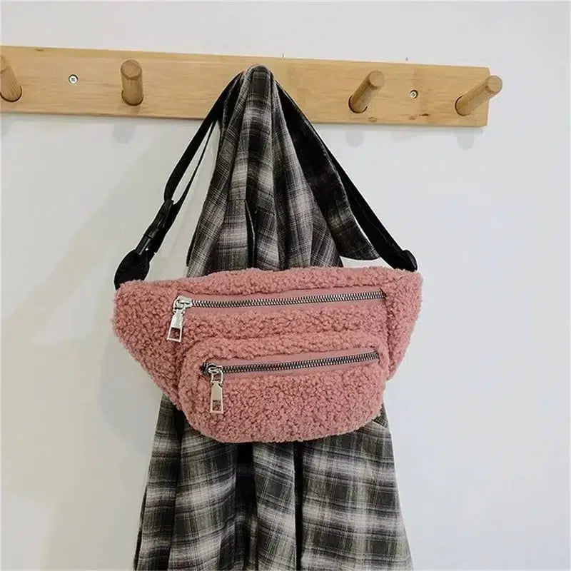 Sac-banane-fluffy-rose-avec-double-poche