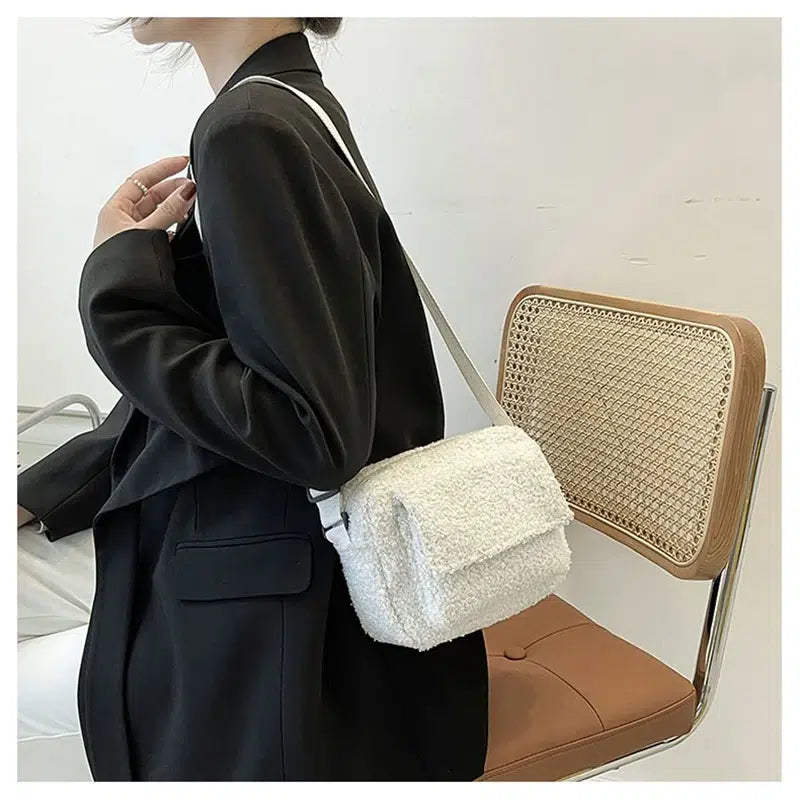 Sac-epaule-bouclette-blanc-avec-sangle-reglable