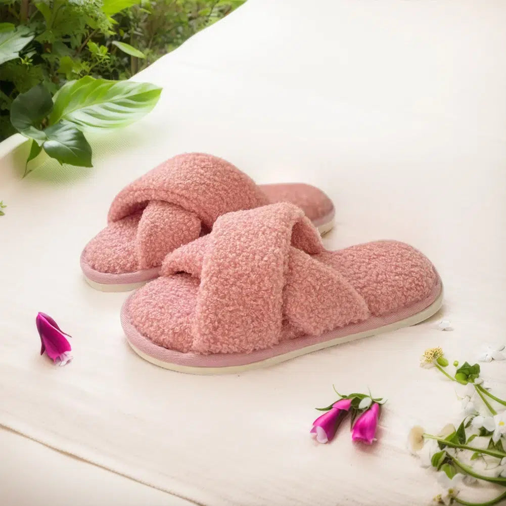 Sandale-molletonnee-rose-avec-bandes-croisees