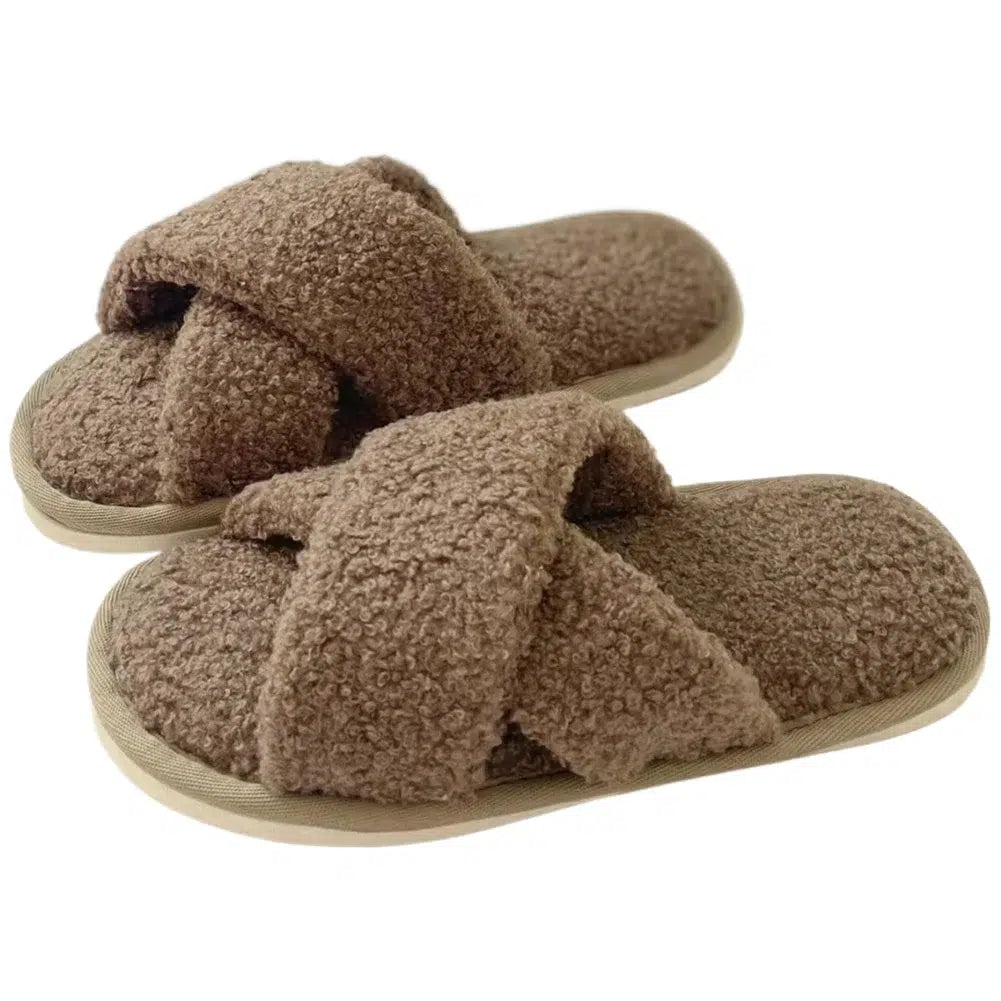 Sandale-peluche-marron-avec-design-moumoute