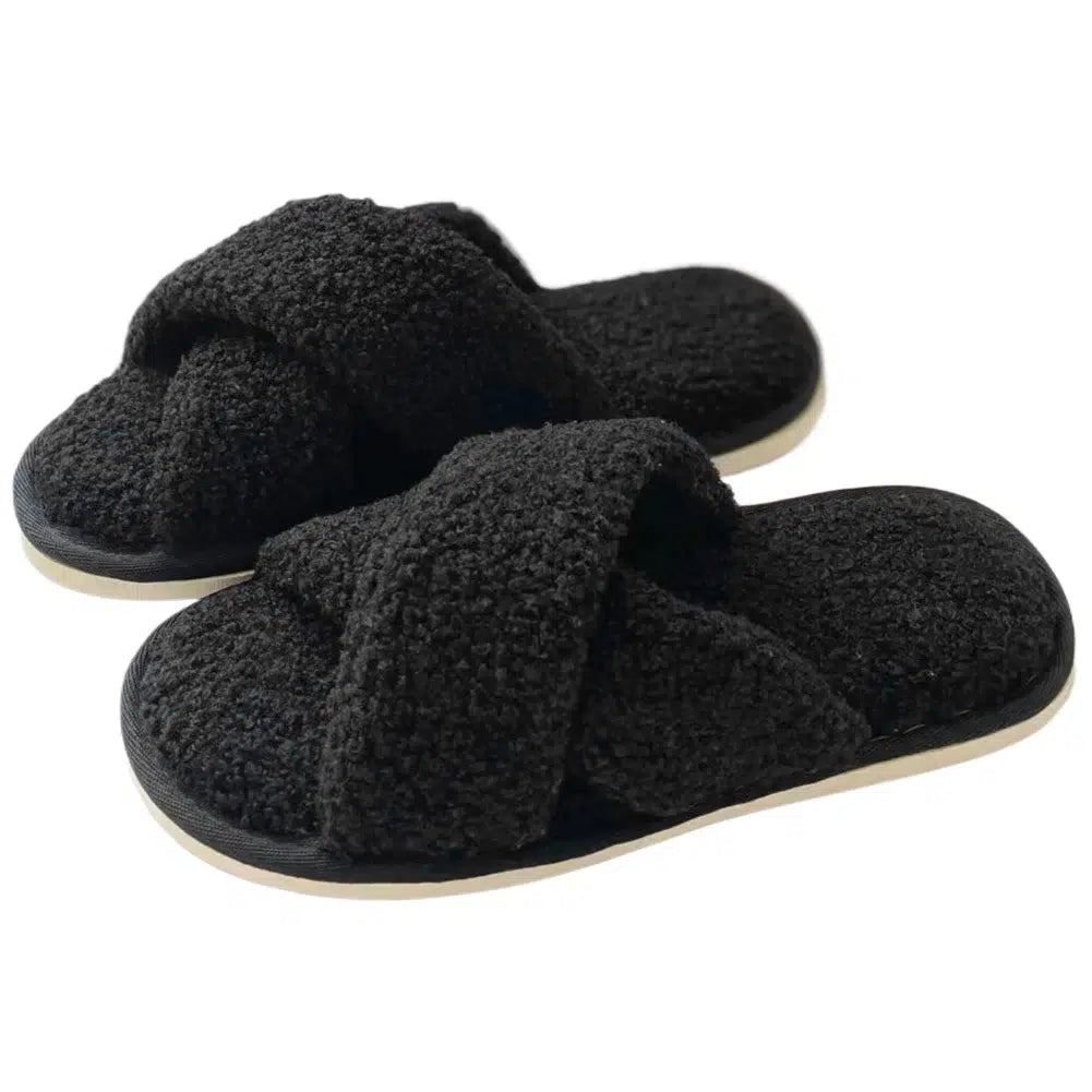 Sandale-pilou-pilou-noir-avec-design-ouvert-confort