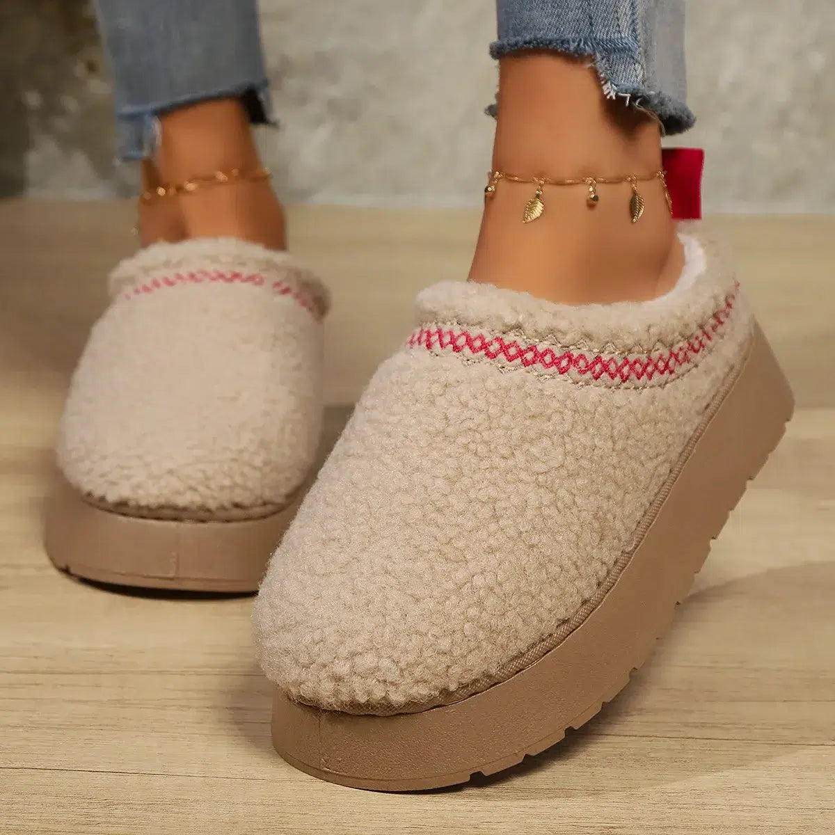 Tasman-Moumoute-chaussons-beige-peluche