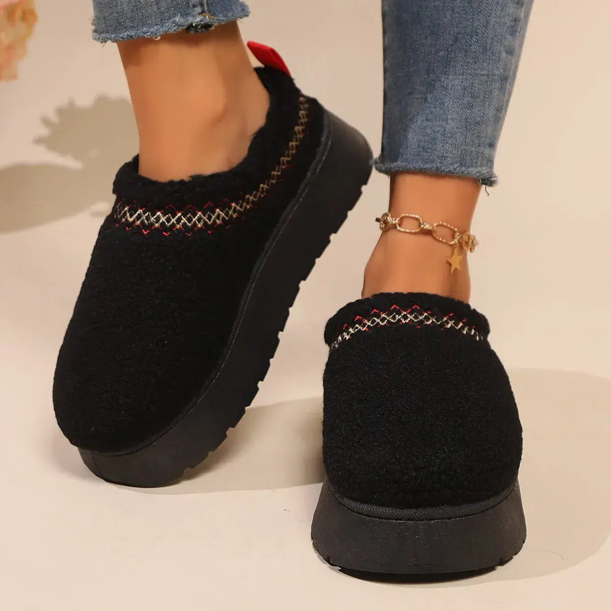 Tasman-Moumoute-slippers-noir-chauds