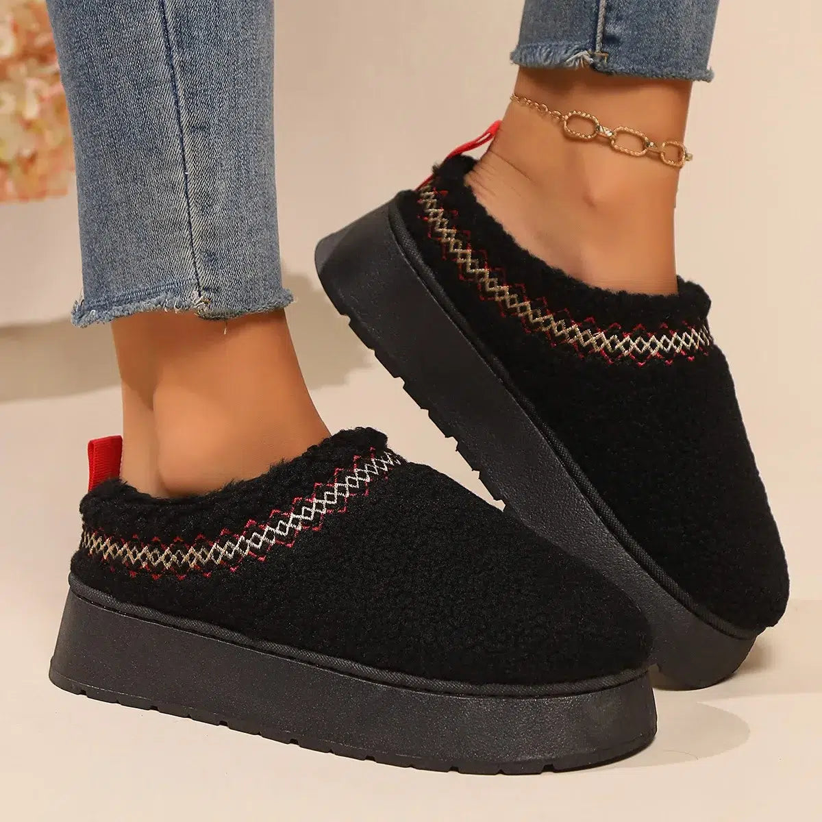 Tasman-Moumoute-slippers-noir-confortables