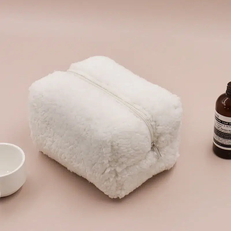 Trousse-De-Toilette-Moumoute-blanc-doux