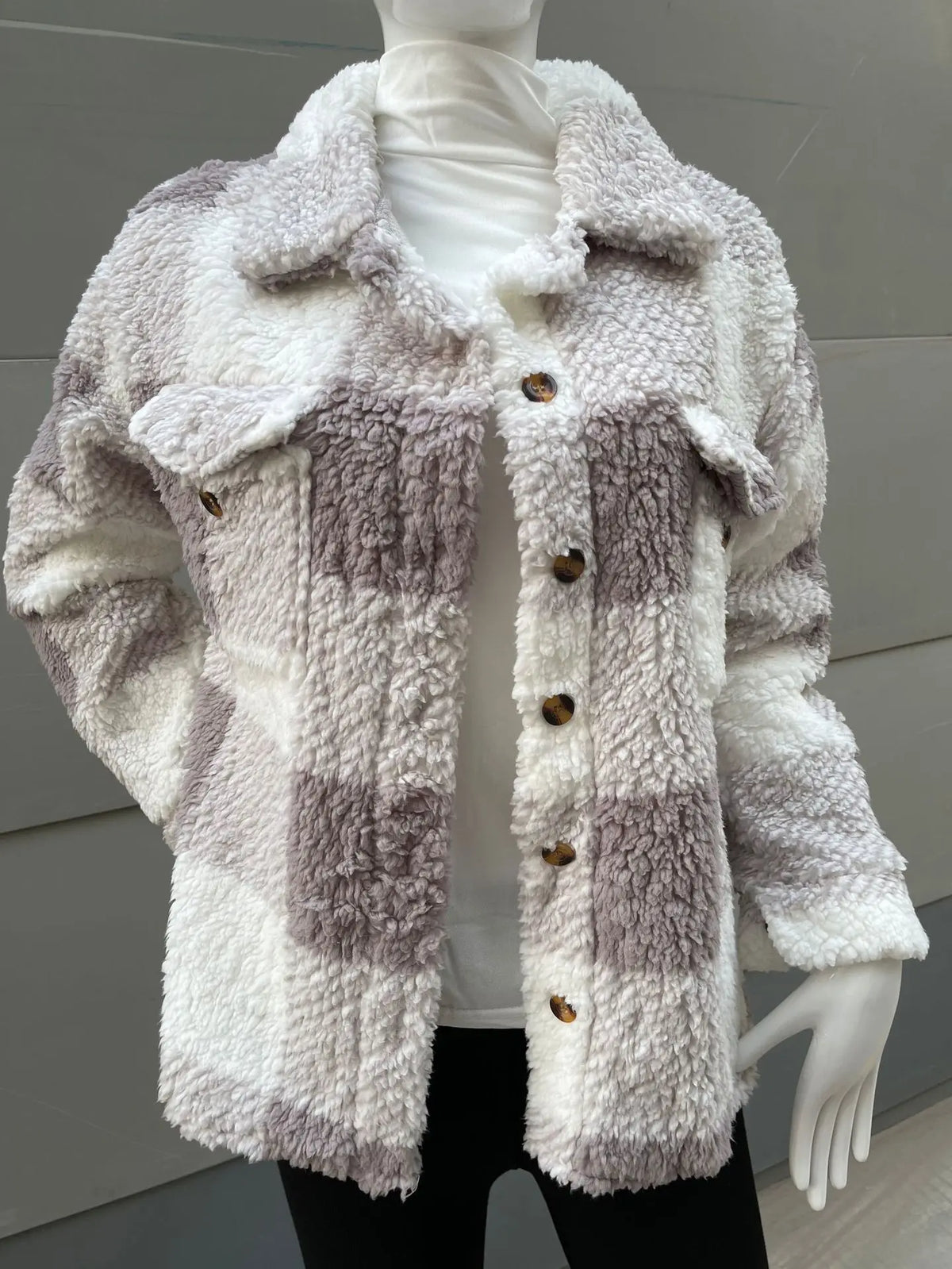 Veste-A-Carreau-Moumoute-beige-moderne