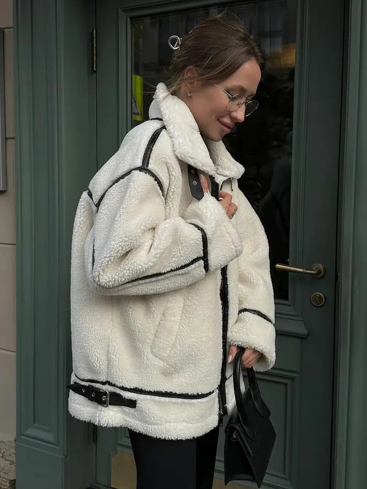 Veste-douce-oversize-avec-bordures-contrastantes