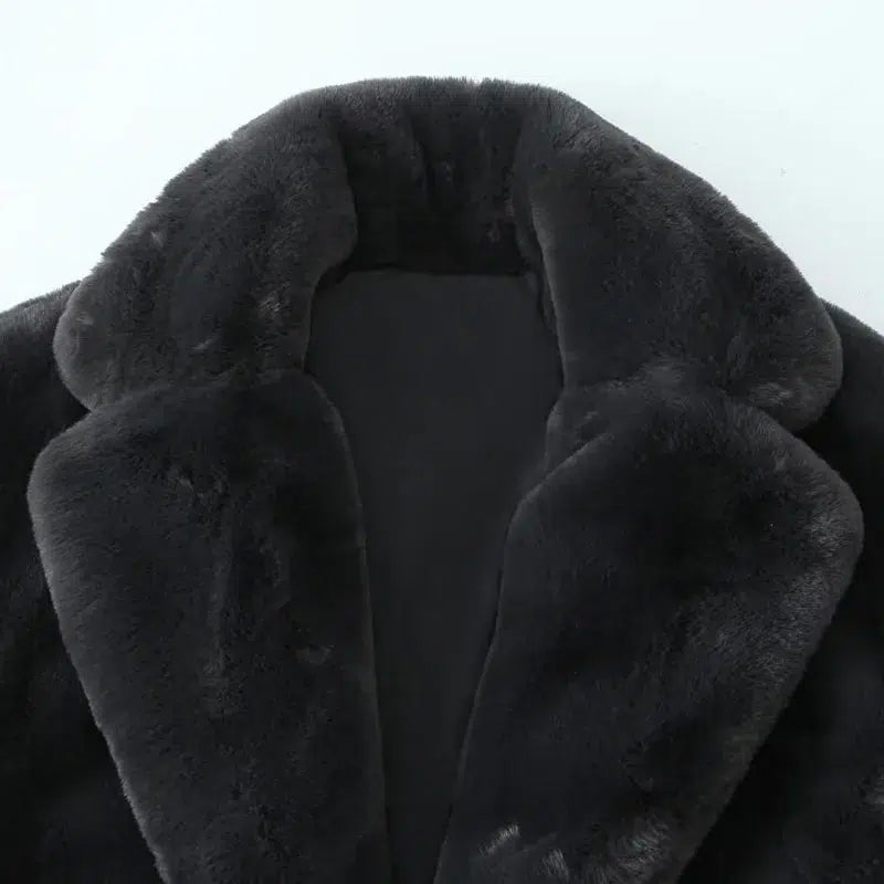 Veste-longue-noire-en-moumoute-confortable