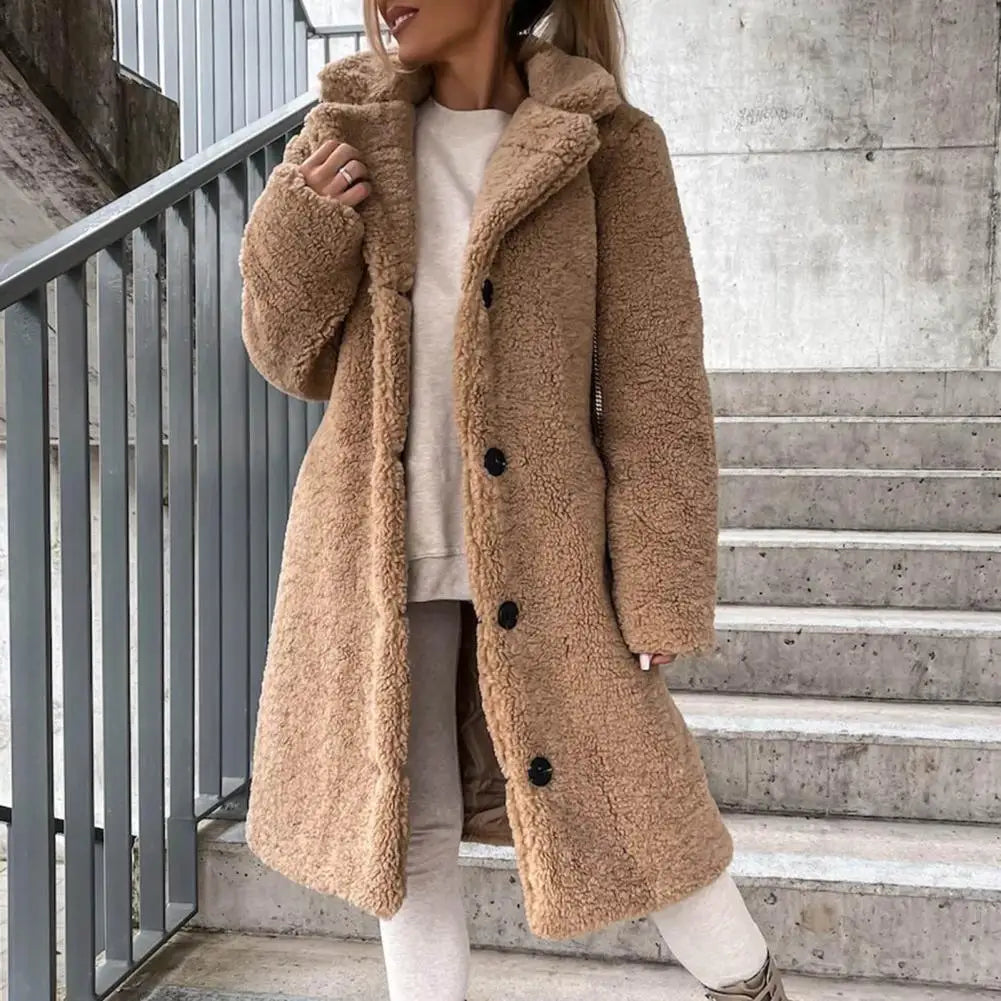 Veste-marron-longue-doublure-moumoute-avec-boutons