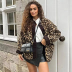Veste-moumoute-leopard-avec-boutons-marron