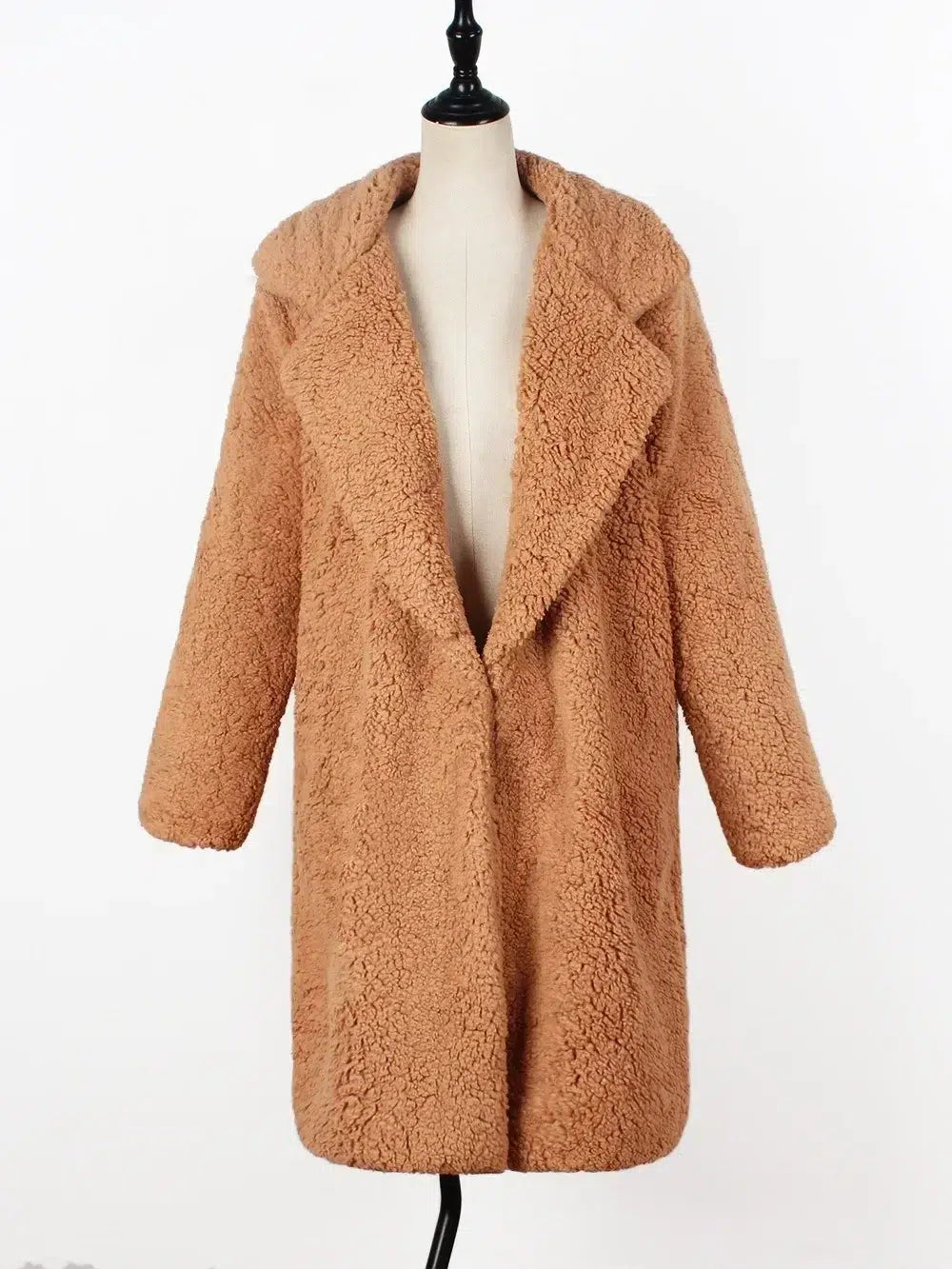 Veste-moumoute-marron-dans-un-look-urbain