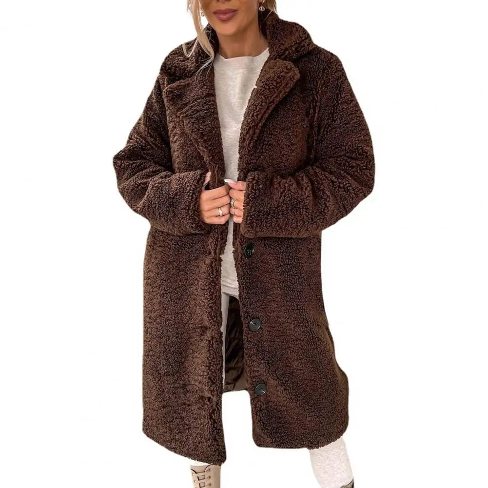Veste-moumoute-marron-longue-avec-boutons-et-col