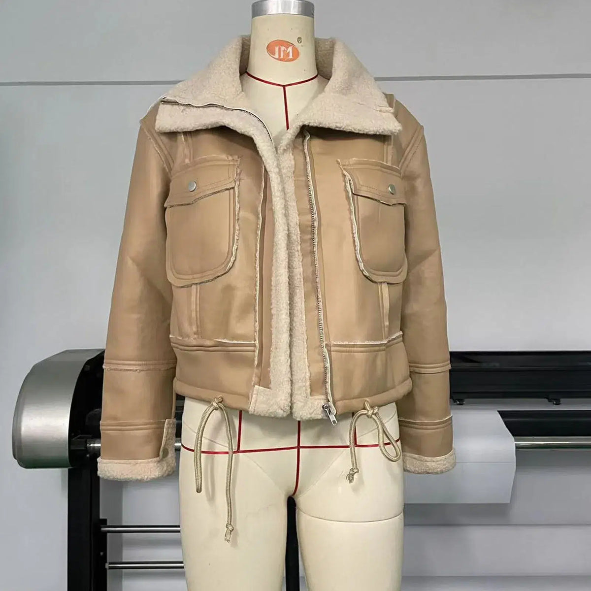 Veste-simili-cuir-moumoute-beige-avec-zip