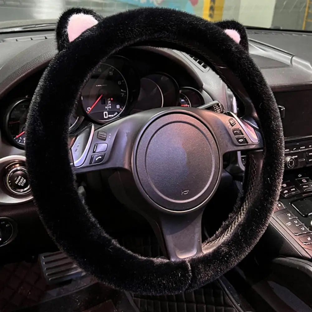 Volant-noir-duveteux-avec-oreilles-de-chat