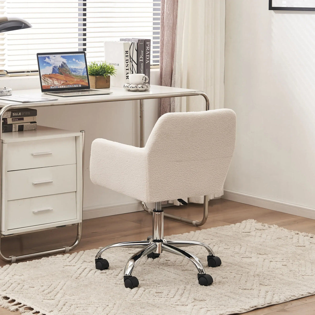 chaise-bureau-duveteuse-blanche