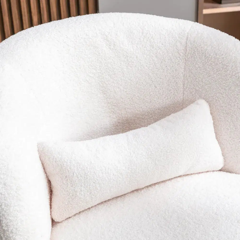 chaise-touffue-blanche