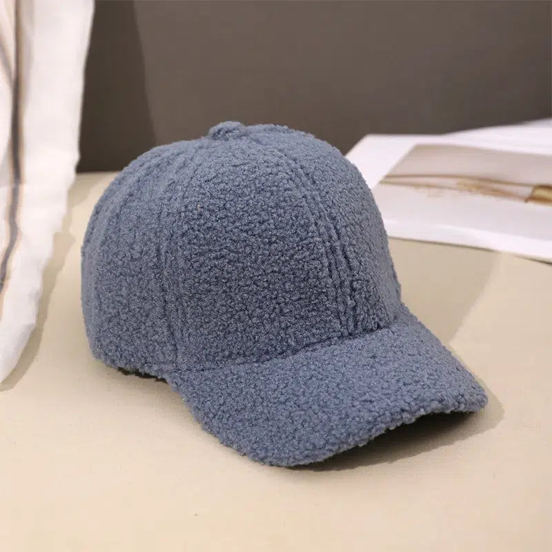 chapeau-molletonné-bleu-style-décontracté