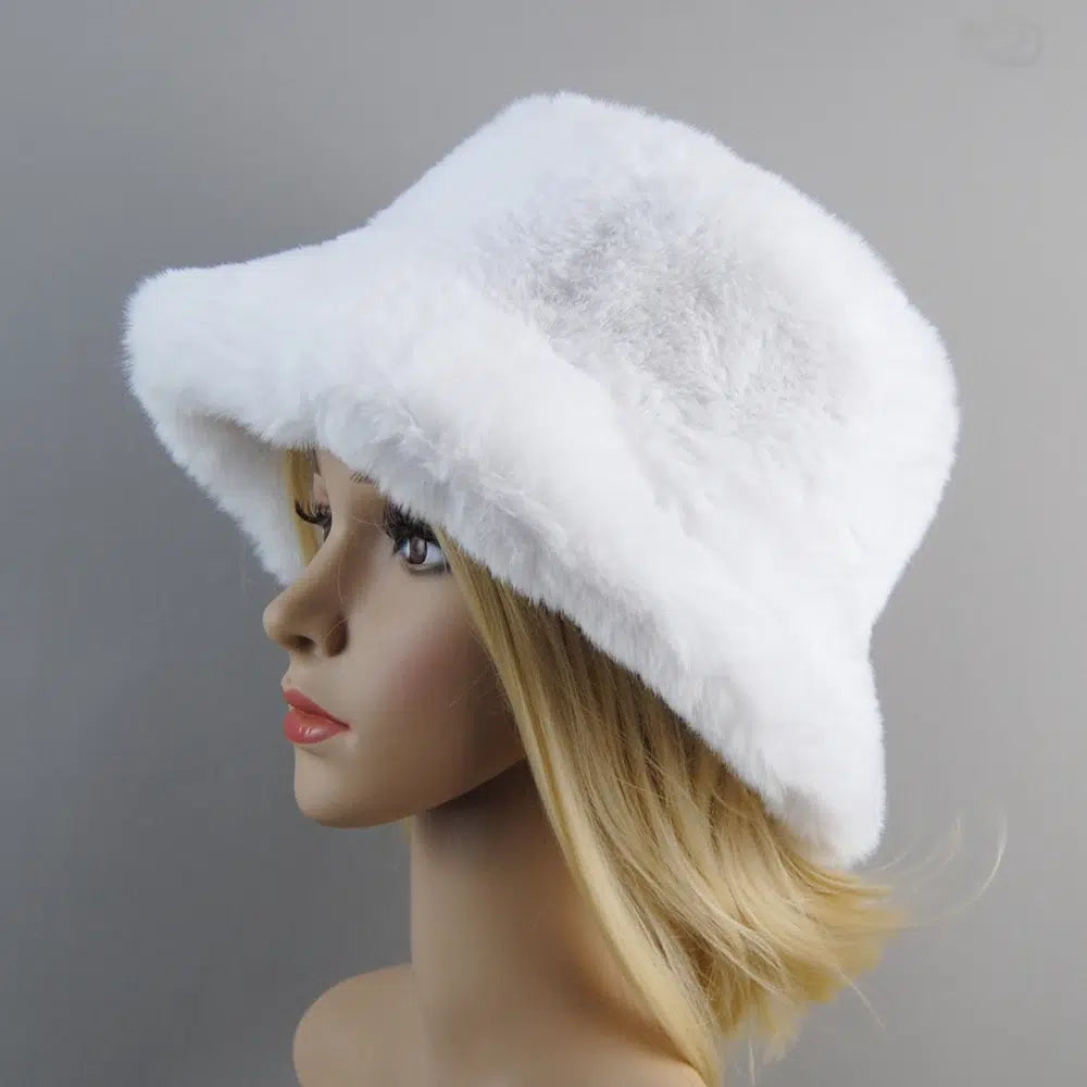 chapeau-pelucheux-blanc