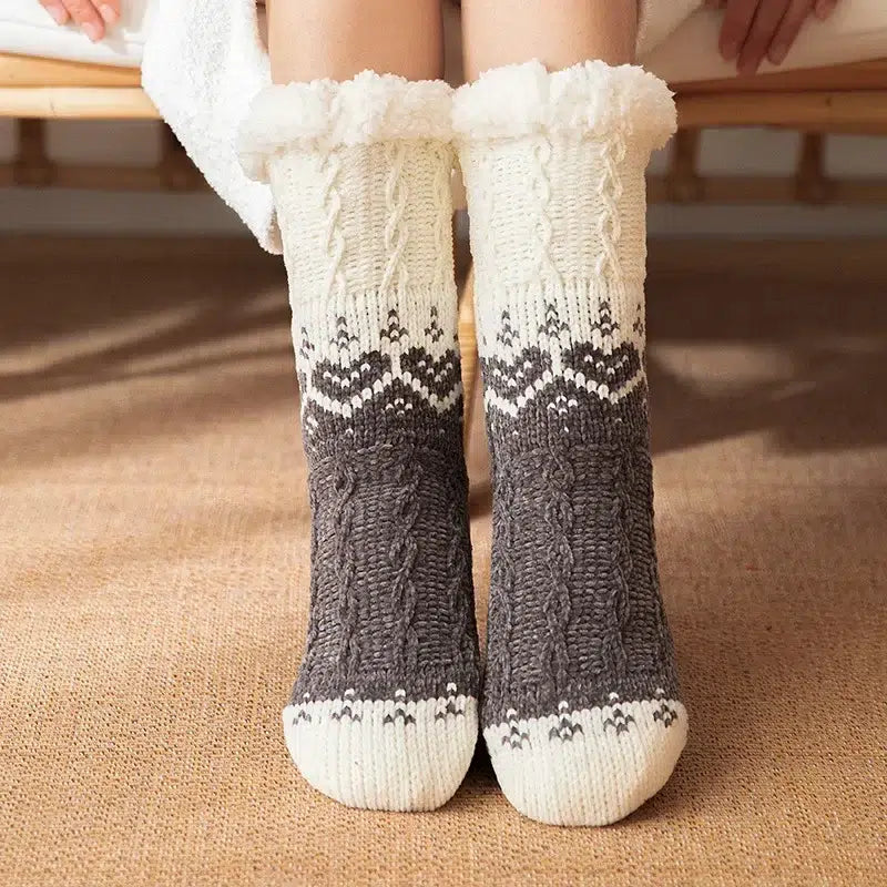 chaussette-chaude-alpaga-avec-bordure-peluche