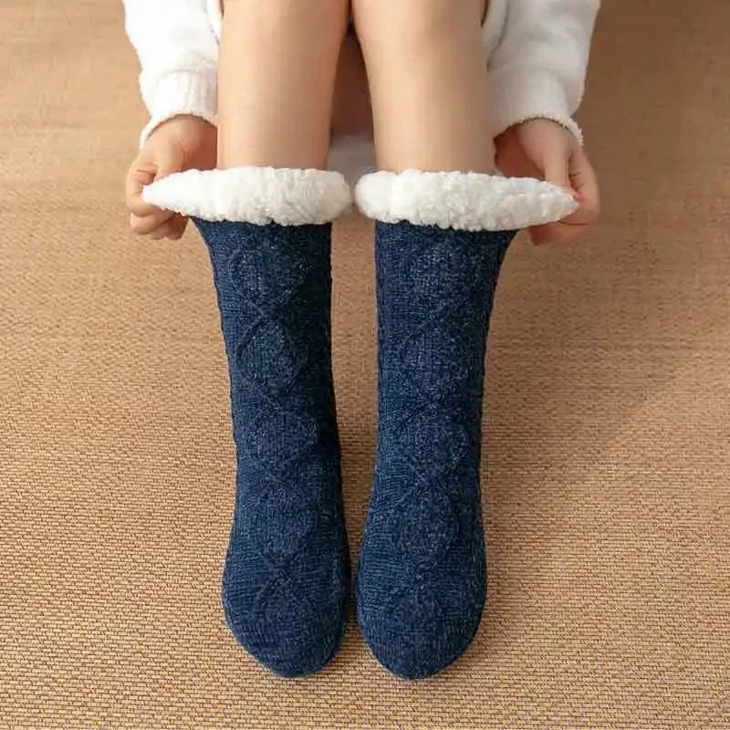 chaussette-chaude-pantoufle-bleu-avec-bord-moelleux