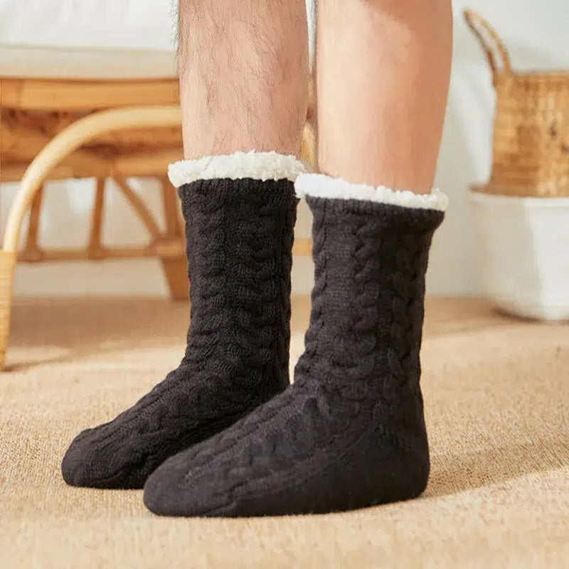 chaussette-moelleuse-moumoute-noire-avec-bord-doux