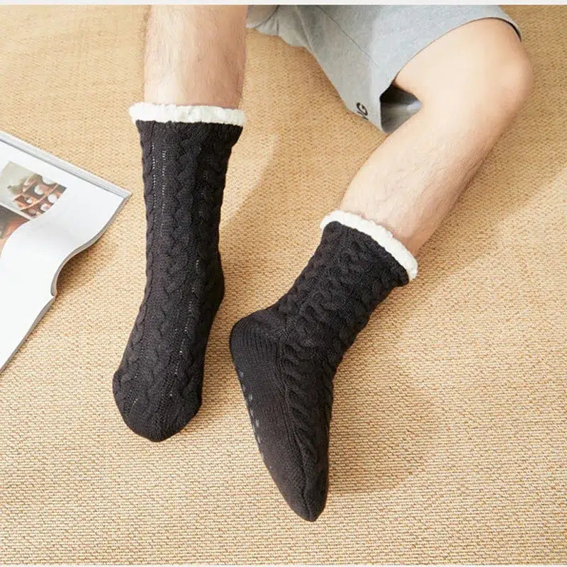 chaussette-touffue-pilou-pilou-homme-blanc-et-noire